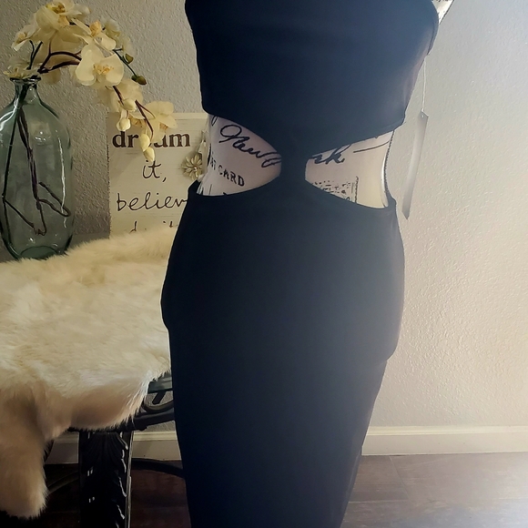 🖤 NWT Almost Famous JUNIORS HALTER RIBBED SHEATH DRESS🖤🔥 - Picture 3 of 5